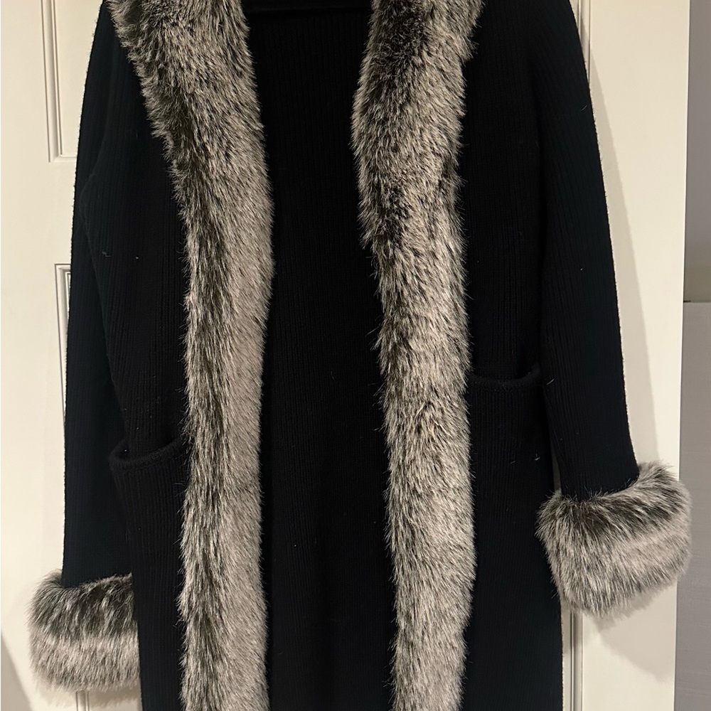 Chic Black Coat with Faux Fur Trim
